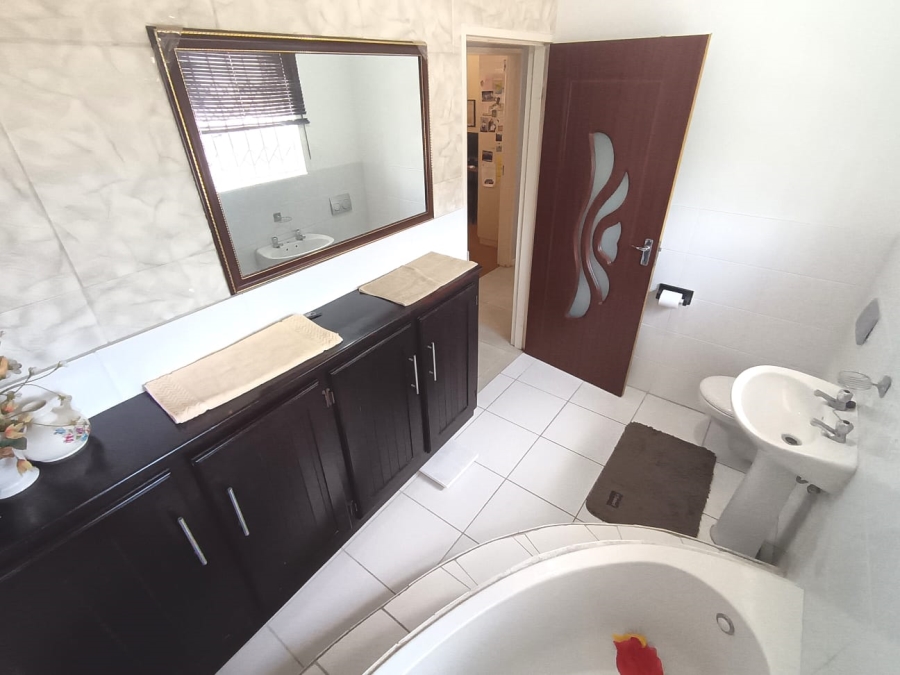 3 Bedroom Property for Sale in Parsonsvlei Eastern Cape